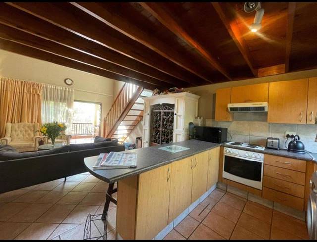 2 BEDROOM APARTMENT FOR SALE IN PINESLOPES